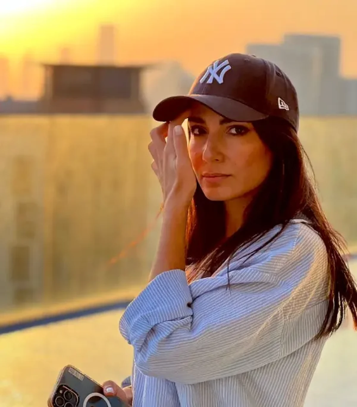 ژست دیدنی سمیرا حسنپور در طبقه بالای برج Screenshot 2025 10 08 122042