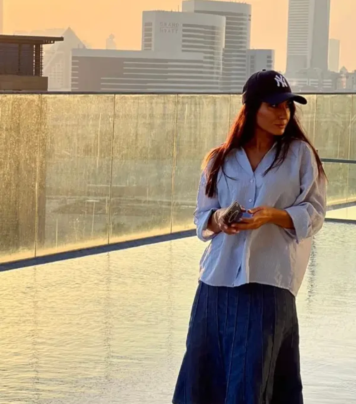 ژست دیدنی سمیرا حسنپور در طبقه بالای برج Screenshot 2025 10 08 122104