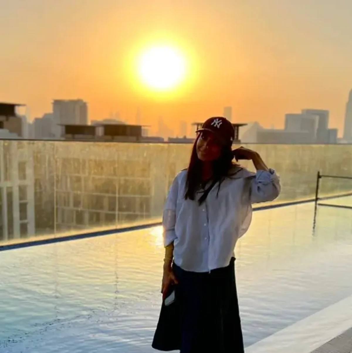 ژست دیدنی سمیرا حسنپور در طبقه بالای برج Screenshot 2025 10 08 122114