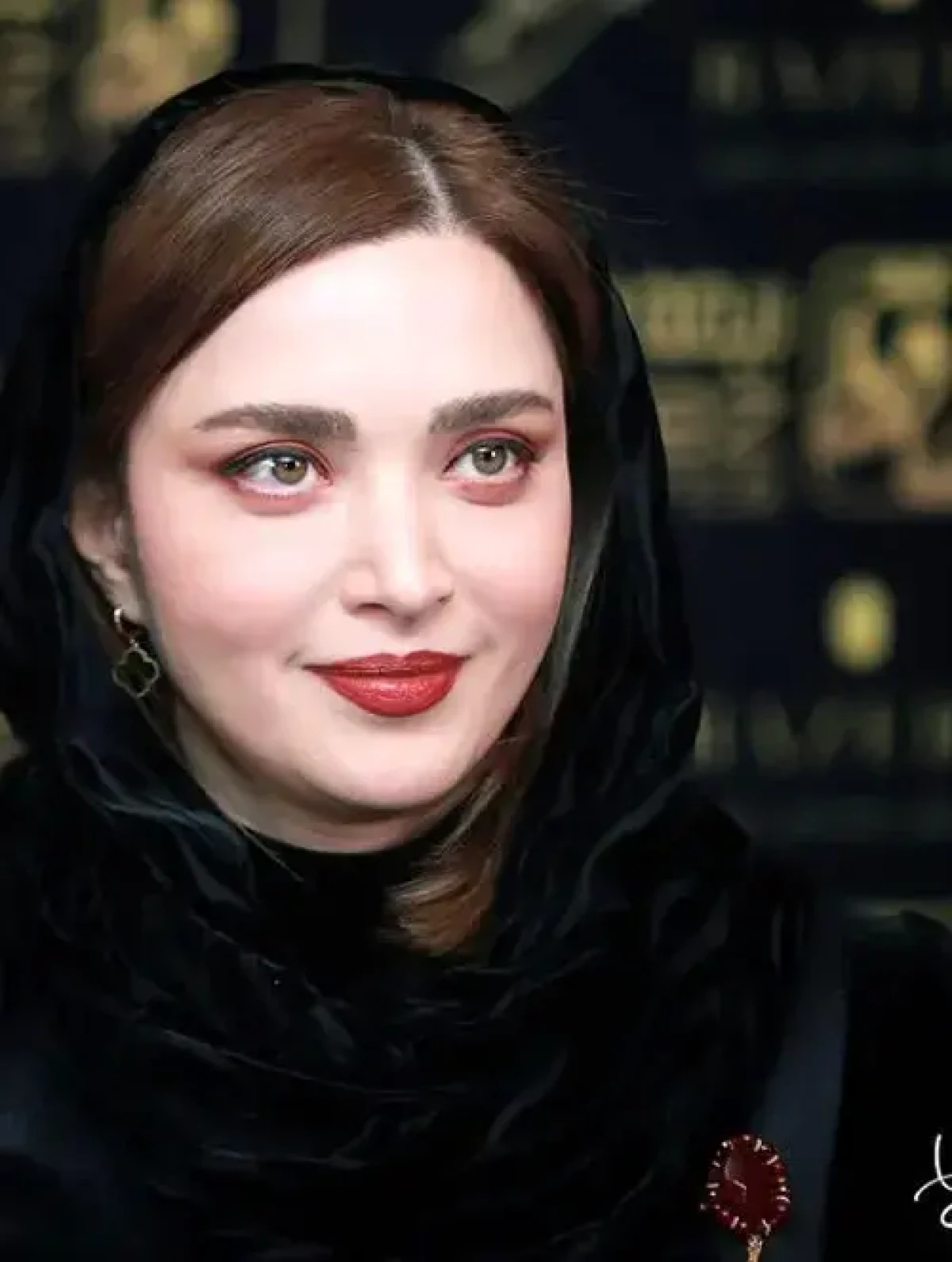 آرایش ساده و شیک به سبک بهنوش طباطبایی Z8qTBdBJoXXU 1