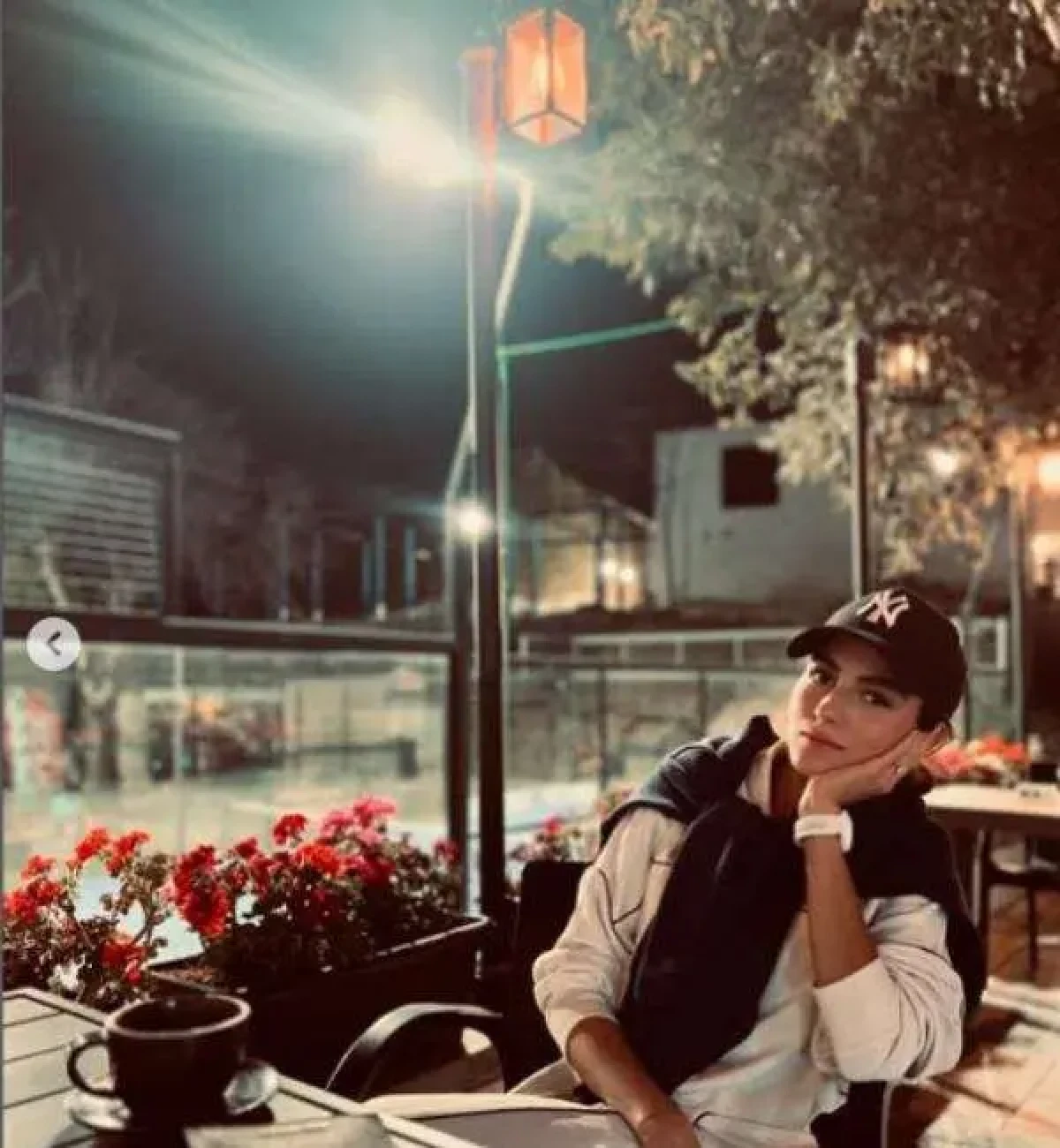 پردیس پورعابدینی در کافی شاپ aks haye pardis pourabedini 2