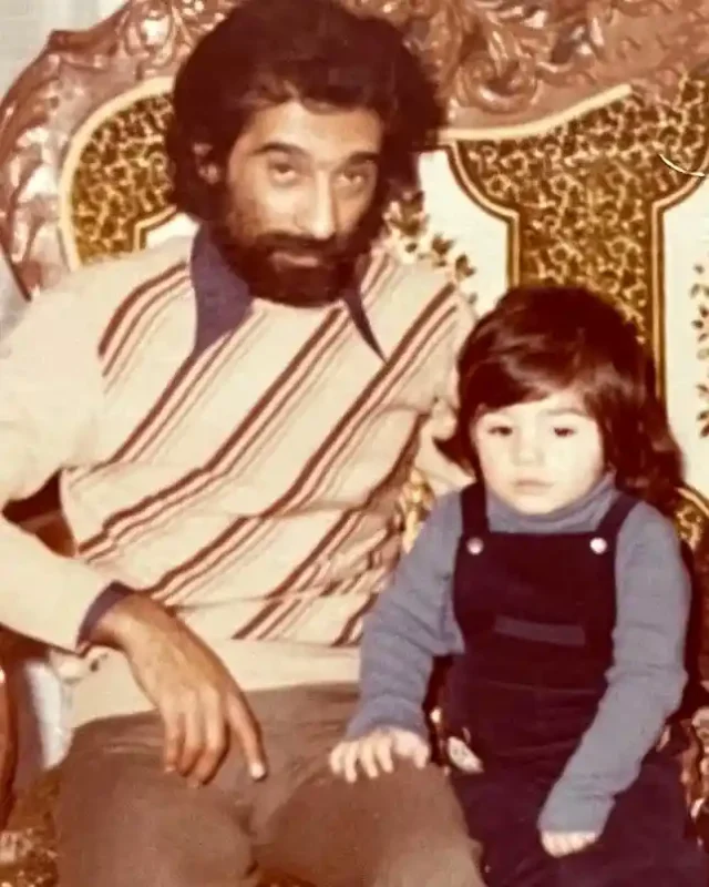 قاب روز | عکس برزو ارجمند «وحید شیری» زیر آسمان شهر در کودکی و در آغوش پدرش قاب روز | عکس برزو ارجمند «وحید شیری» زیر آسمان شهر در کودکی و در آغوش پدرش