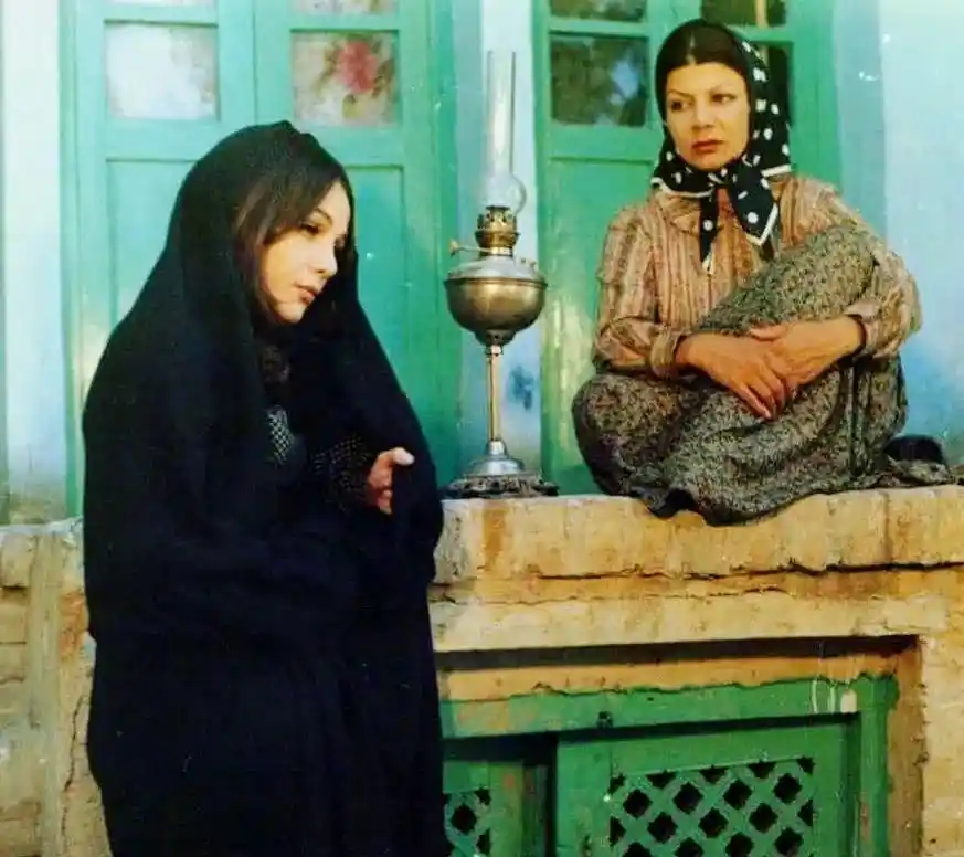 قاب روز | چهره مهین شهابی و فرشته جنابی در سال 1352 قاب روز | چهره مهین شهابی و فرشته جنابی در سال 1352