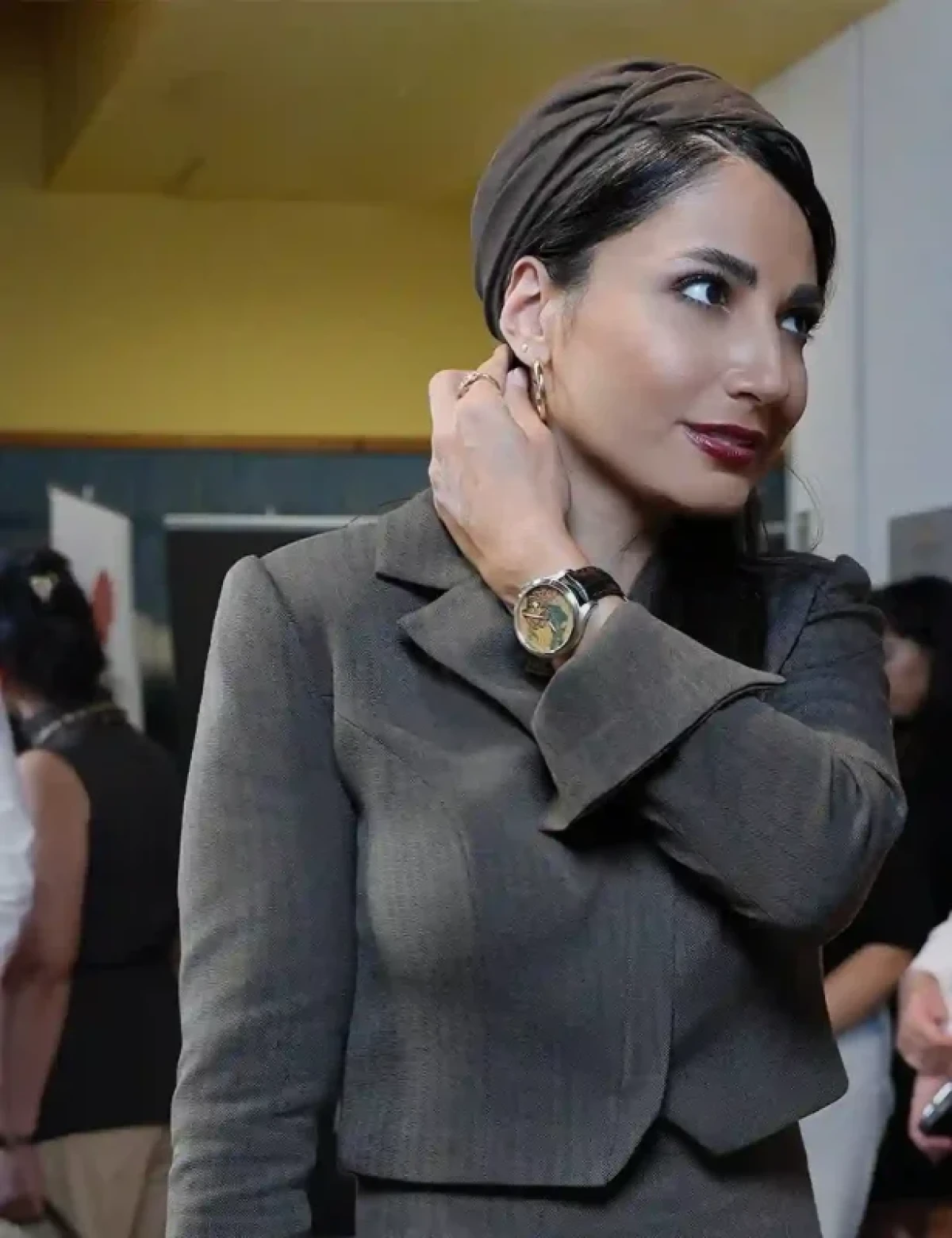 عکس ساعت سمیرا حسنپور در فستیوال دبی نماد خلیج فارس و یوز ایرانی baa27c15 1