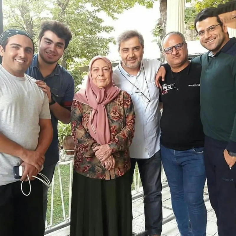 قاب روز | عکس یادگاری جواد، مسعود، بی بی در پشت صحنه سریال بچه مهندس قاب روز | عکس یادگاری جواد، مسعود، بی بی در پشت صحنه سریال بچه مهندس