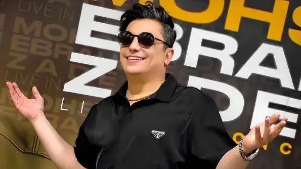 نگاه روز |خواهر زیبا و اروپایی محسن ابراهیم زاده - آقای خواننده از خواهر جوان و جذابش رونمایی کرد نگاه روز |خواهر زیبا و اروپایی محسن ابراهیم زاده - آقای خواننده از خواهر جوان و جذابش رونمایی کرد