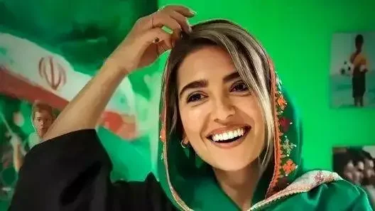 نگاه روز |چهره تازه مونا کرمی با مدل موی چتری در اینستاگرام جنجال آفرید - الان دیگه بهش نمی خوره مامان باشه انقدر سنش کم شده !