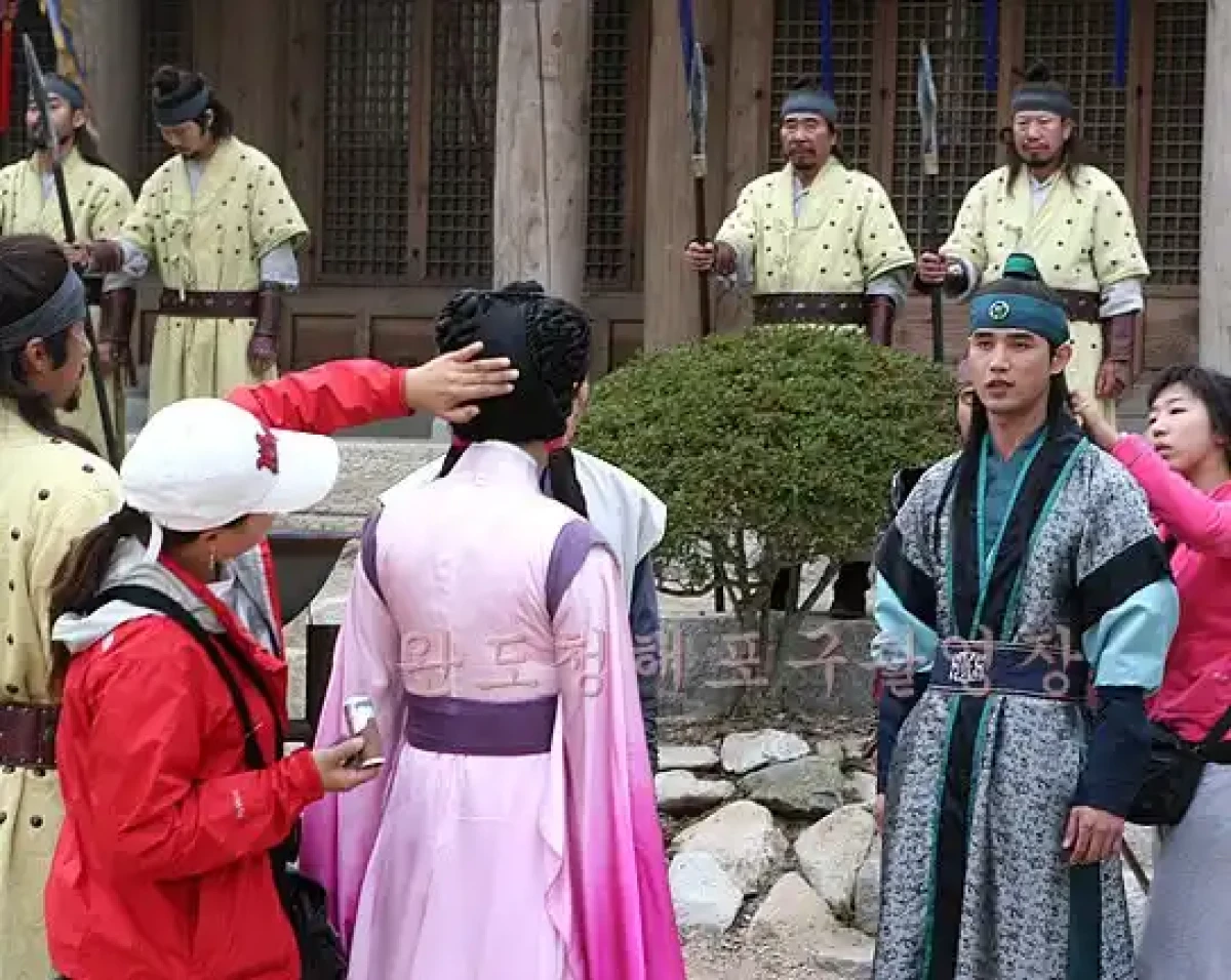 پشت صحنه ضبط سکانس «نجات بانو سویا» در سریال جومونگ iamqueenjunghwasooae 1757171852 3715749271573523785 58774132196