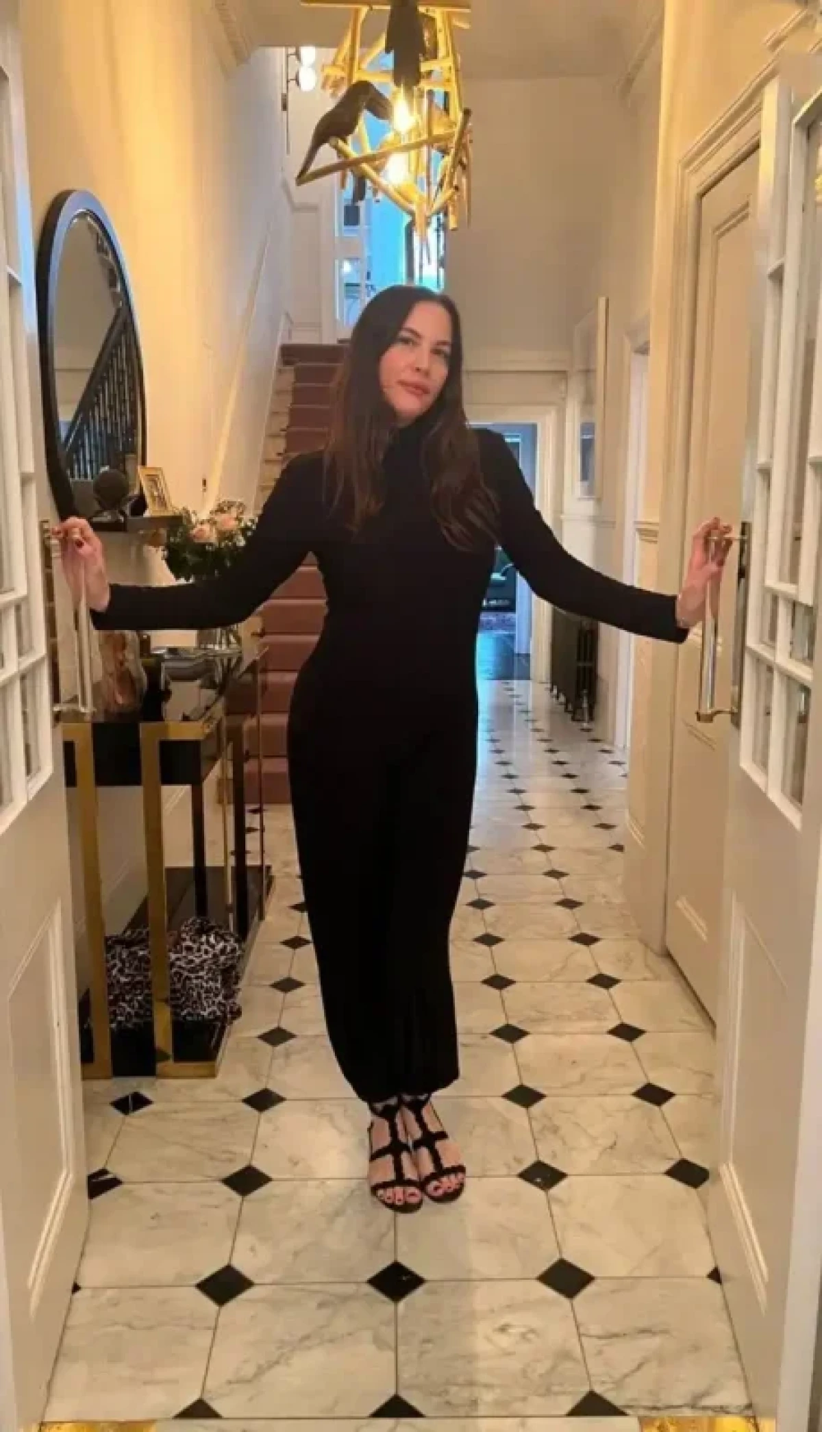 لیو تایلر «آرون» فیلم ارباب حلقه ها بعد 24 سال img 20241223 082525 806 1