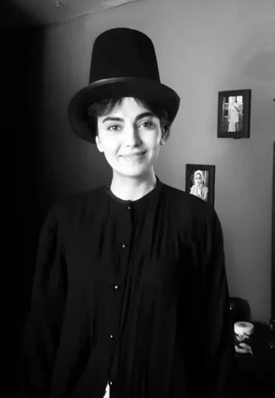 تاریخ وبگردی | عکس جدید ژست «مرضیه» سریال بچه مهندس 3 با کلاه چارلی چاپلین 