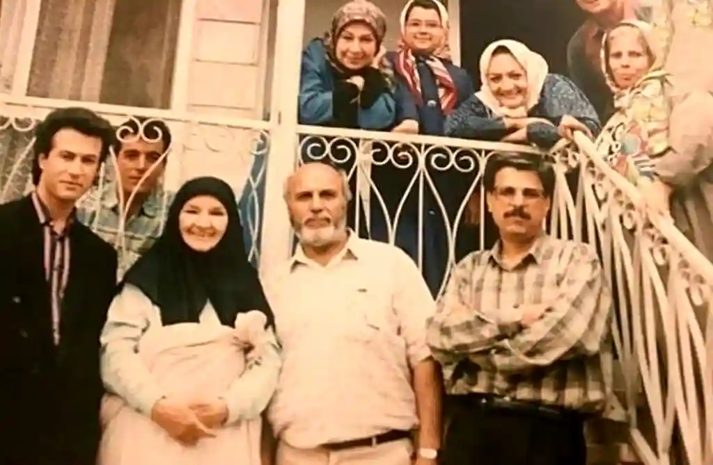 قاب روز | عکس دیده نشده از دانیال حکیمی در کنار پروین سلیمانی و شهلا ریاحی قاب روز | عکس دیده نشده از دانیال حکیمی در کنار پروین سلیمانی و شهلا ریاحی