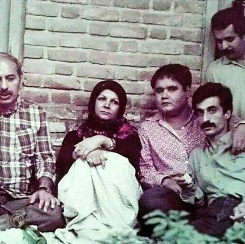 تصاویر دیده نشده | اکبر عبدی و مهین شهابی در پشت صحنه سریال «بازم مدرسم دیر شد» سال 1362 تصاویر دیده نشده | اکبر عبدی و مهین شهابی در پشت صحنه سریال «بازم مدرسم دیر شد» سال 1362