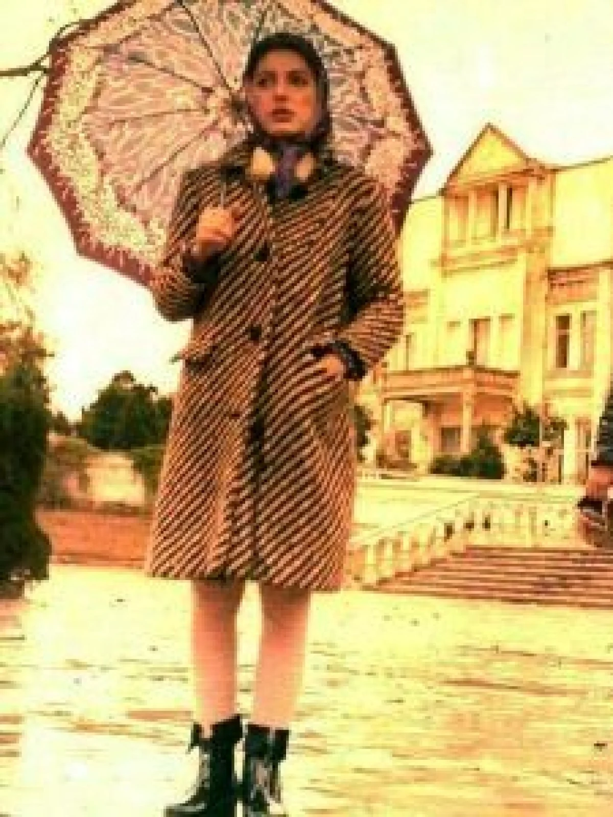 تصویری از «گوگوش و چنگیز وثوقی» در نمایی از فیلم نازنین در سال 1355 photo 2020 02 16 15 02 39 300x300 2 edited