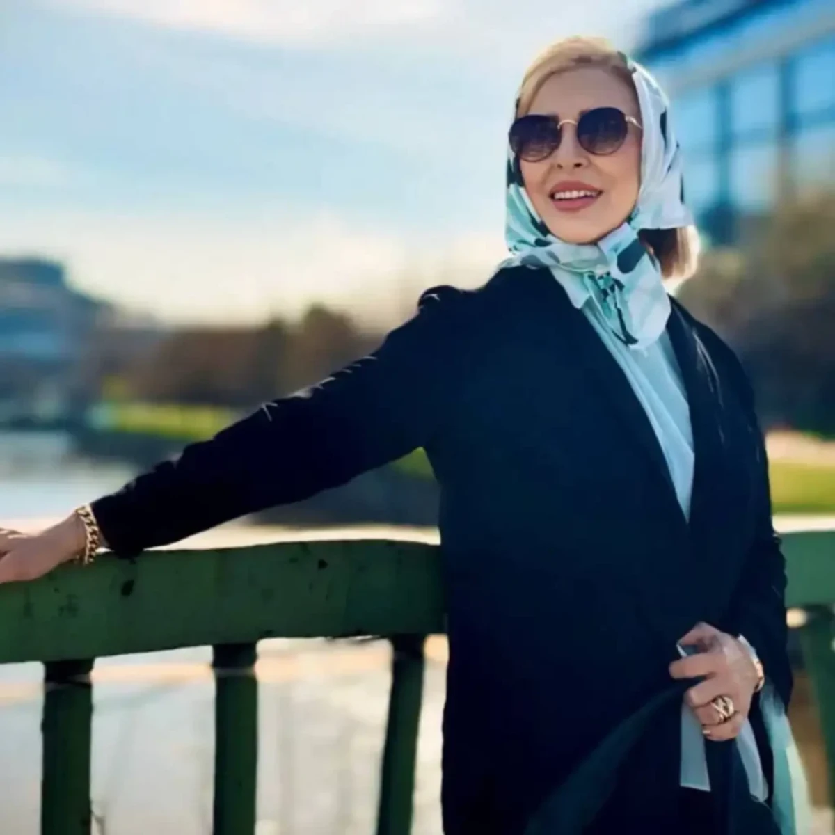 استایل خیرهکننده مرجانه گلچین در استانبول تلفیق هنر و مد استایل خاص مرجانه گلچین