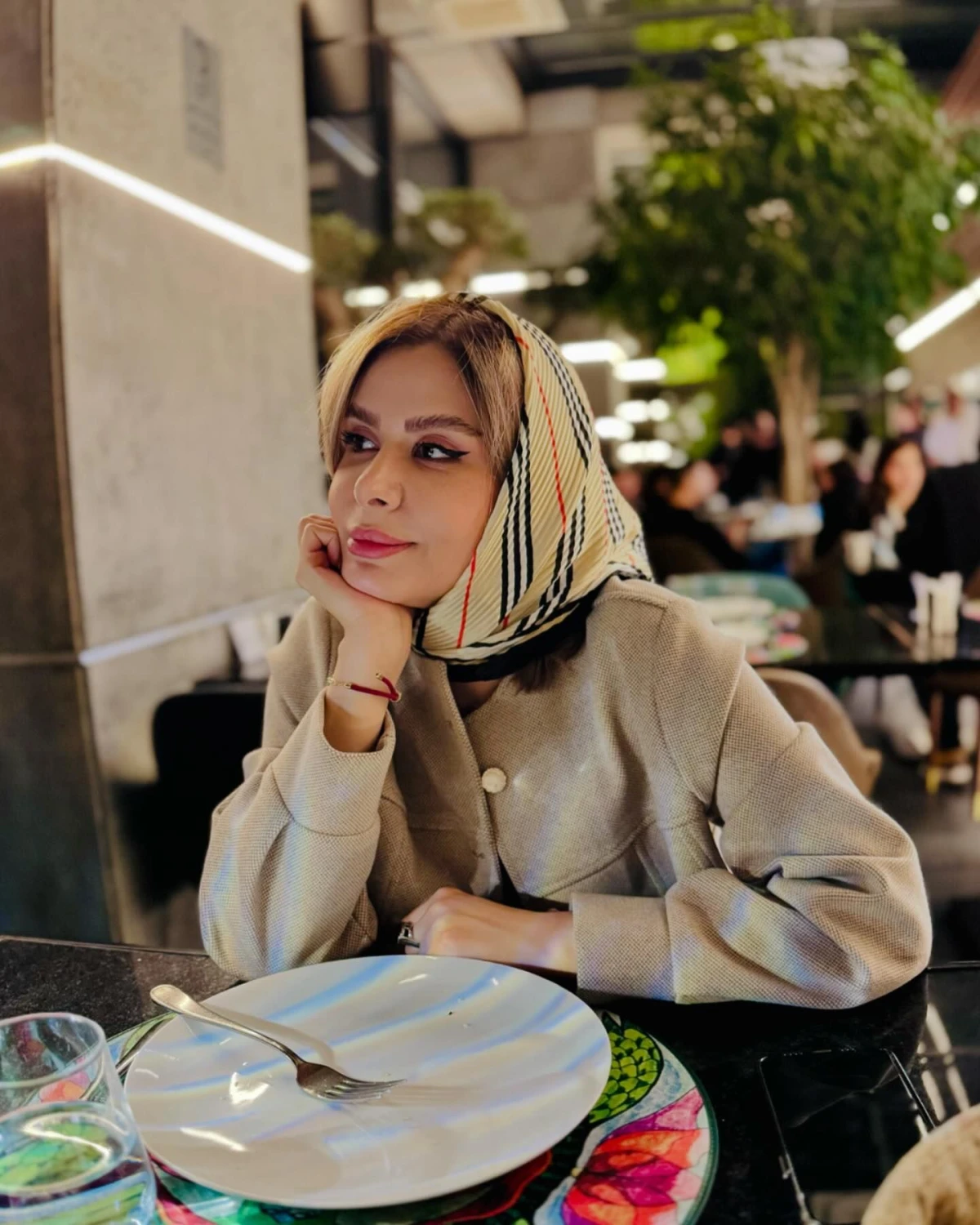 تصاویر دیده نشده | نجمه جودکی خانم مجری سابق تلویزیون در یک رستوران تصاویر دیده نشده | نجمه جودکی خانم مجری سابق تلویزیون در یک رستوران