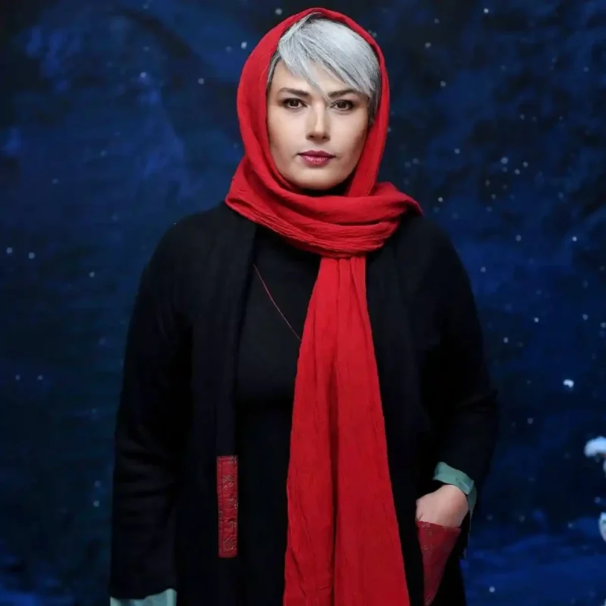 استایل خاص و جذاب لادن مصطفوی اکران خصوصی برف آخر photo 2024 12 17 23 00 24