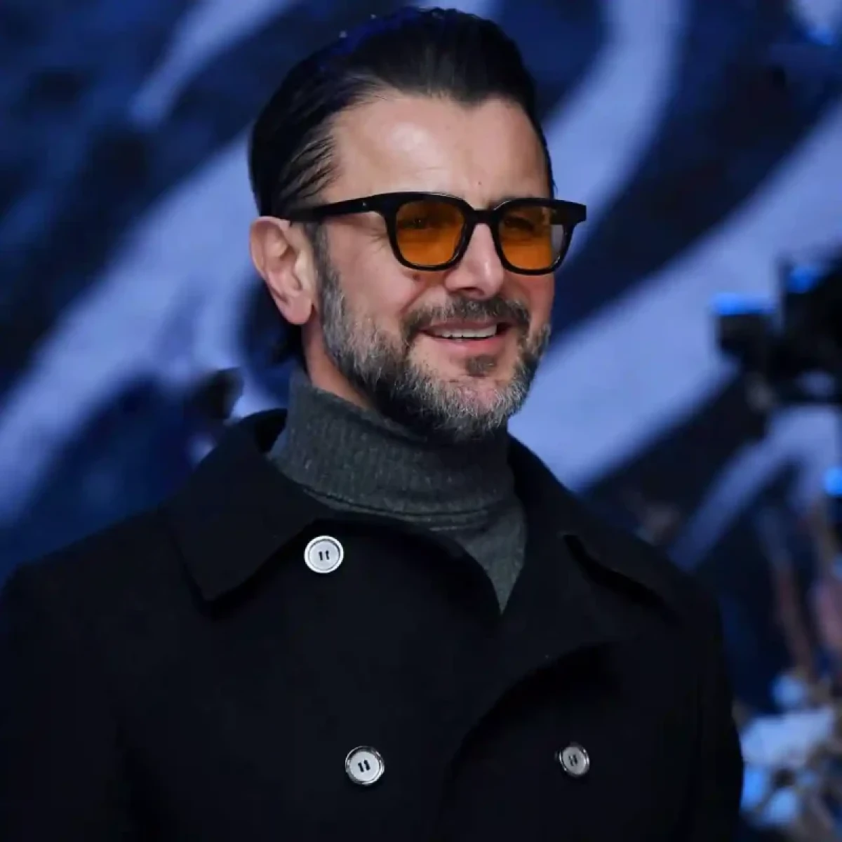 استایل جذاب آقای بازیگر امین حیایی در اکران خصوصی برف آخر photo 2024 12 17 23 10 51