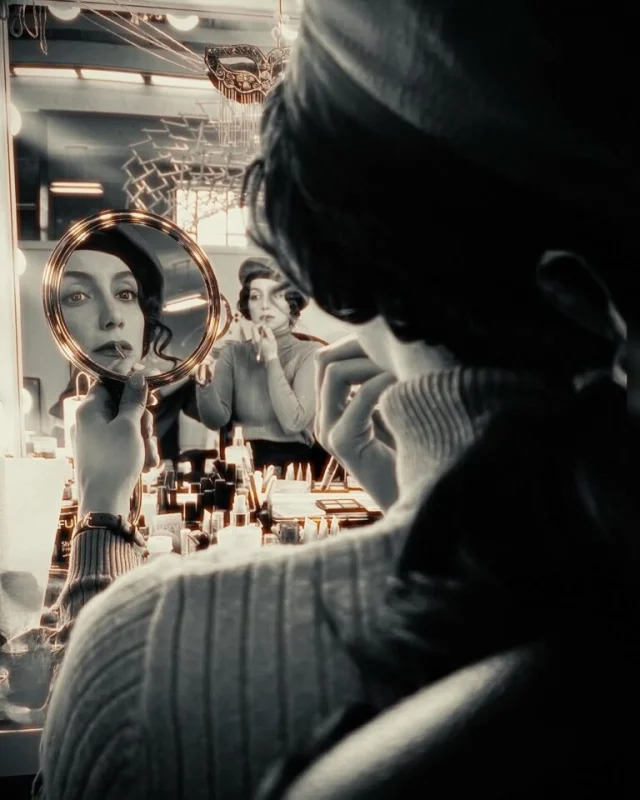 قاب روز | عکسی از نازنین بیاتی در اتاق گریم سریال تاسیان 