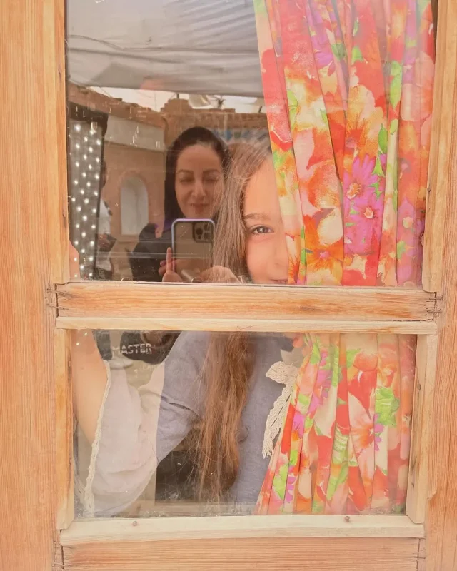 قاب روز | عکس متفاوت شقایق دهقان با دخترک کوچولو قاب روز | عکس متفاوت شقایق دهقان با دخترک کوچولو