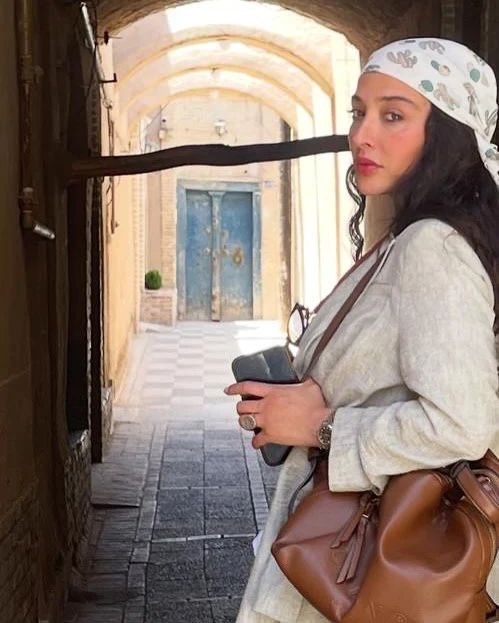 قاب روز | عکس متفاوت از استایل جدید آناهیتا درگاهی در آواره یزد قاب روز | عکس متفاوت از استایل جدید آناهیتا درگاهی در آواره یزد