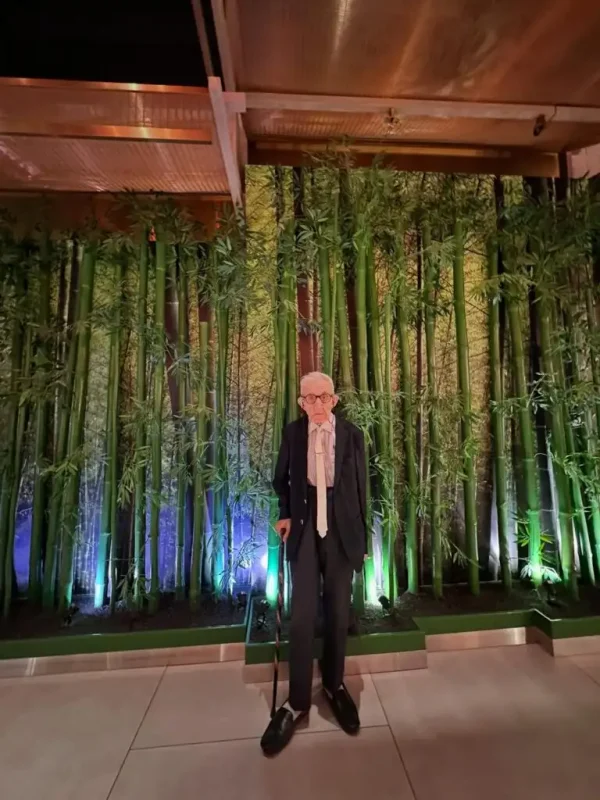 تاریخ وبگردی | عکسهای دیدنی اردشیر کاظمی بازیگر مسن و خاطرهساز این بار در چین تاریخ وبگردی | عکسهای دیدنی اردشیر کاظمی بازیگر مسن و خاطرهساز این بار در چین