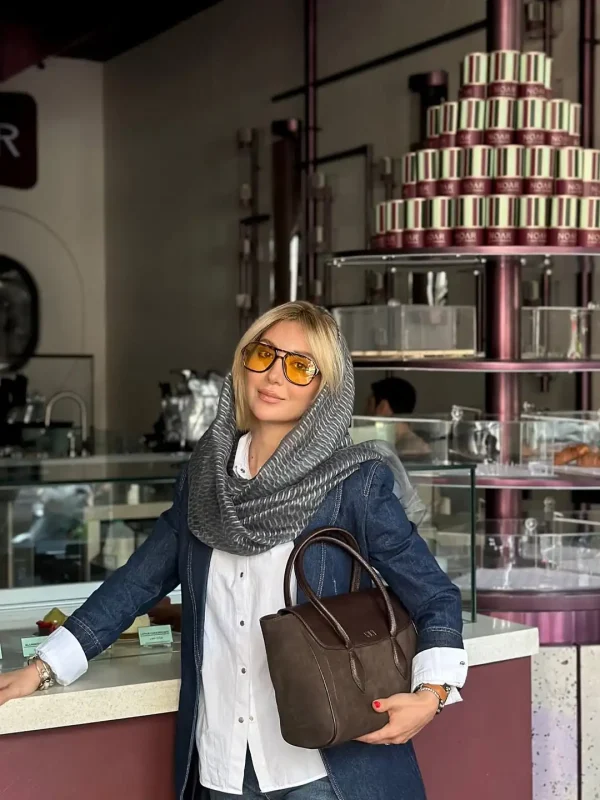 تاریخ وبگردی | عکس جذاب مینا مختاری همسر بهرام رادان با برندهای لاکچری 