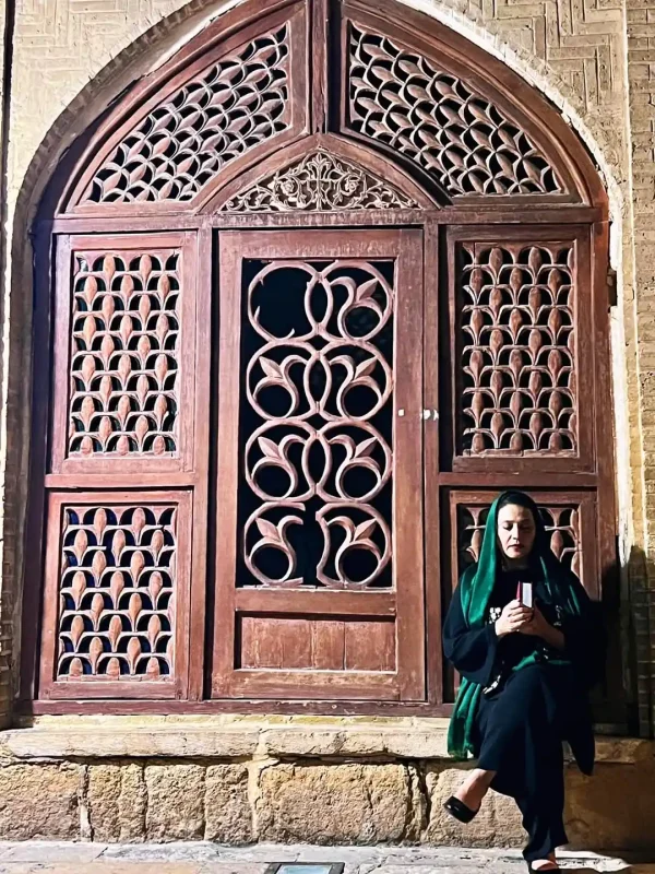 قاب روز | عکس جدید شبنم مقدمی در حال گرفتن فال در آرامگاه حافظ قاب روز | عکس جدید شبنم مقدمی در حال گرفتن فال در آرامگاه حافظ