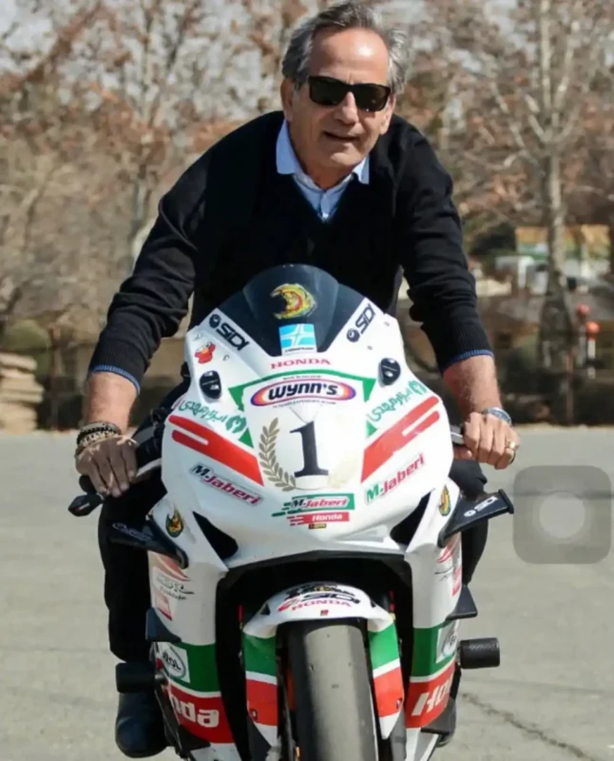 موتورسواری مجید مظفری در سطح شهر در نقش نریمان سریال از یاد رفته photo 2025 10 03 15 03 42 1