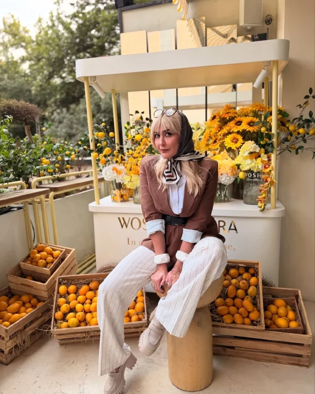 تصاویر دیده نشده | دکوراسیون نارنجی و لوکیشن جذاب برای عکسهای مریم معصومی تصاویر دیده نشده | دکوراسیون نارنجی و لوکیشن جذاب برای عکسهای مریم معصومی