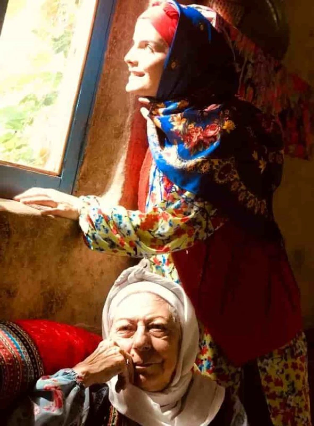 قاب روز | «ثریا قاسمی و غزاله اکرمی» در پشت صحنه سریال سوجان قاب روز | «ثریا قاسمی و غزاله اکرمی» در پشت صحنه سریال سوجان