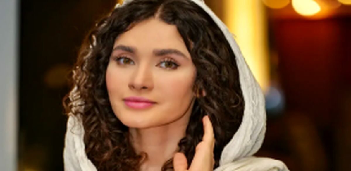 نگاه روز | استایل خنک بازیگر زیبای «بچه‌مهندس» در جشنواره تهران