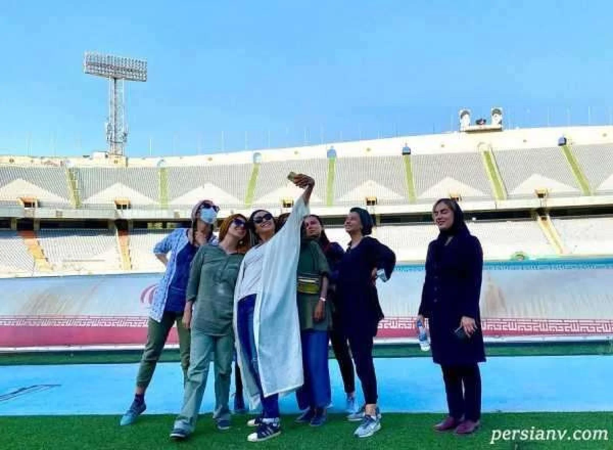 ترانه علیدوستی در ورزشگاه