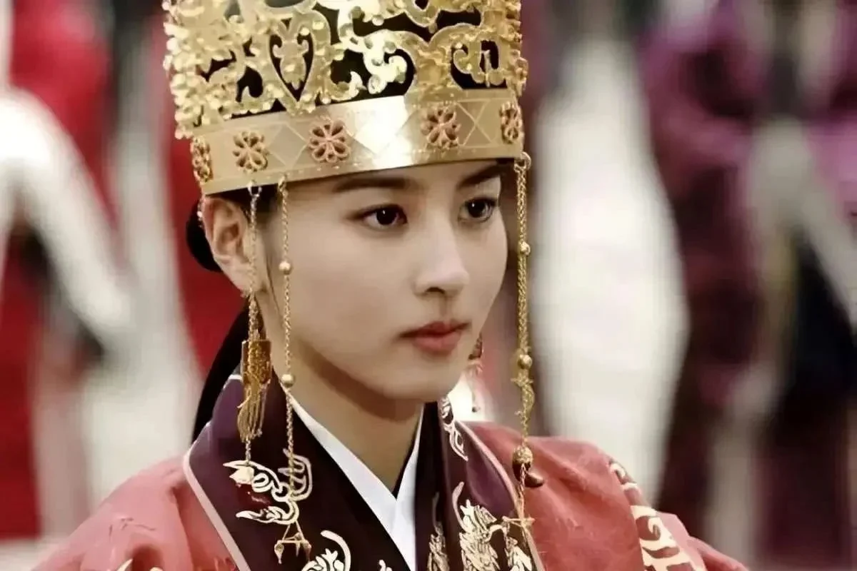 تاریخ داغ امروز چهره‌ها|چهره خندان سوسانو در پشت‌صحنه عروسی با جومونگ