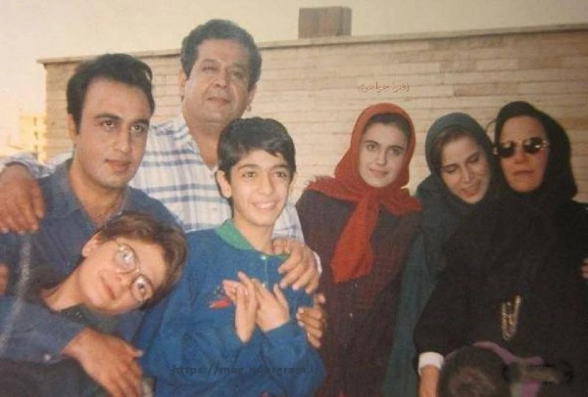 تصاویر دیده نشده | چهره جدید بازیگر نوجوان سریال دنیای شیرین به همراه دخترش سریال قدیمی