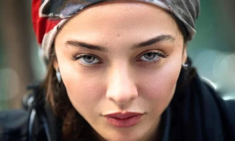 قاب روز | عکس متفاوت از استایل جدید آناهیتا درگاهی در آواره یزد قاب روز | عکس متفاوت از استایل جدید آناهیتا درگاهی در آواره یزد