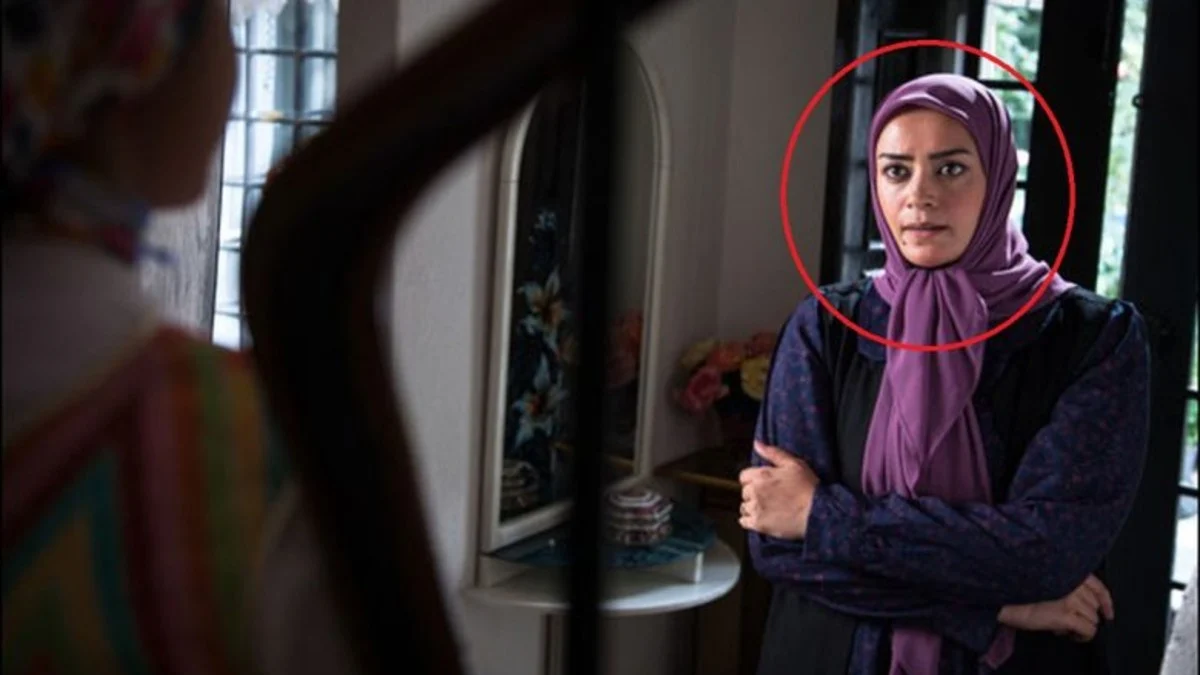 تاریخ وبگردی | تغییر چهره تازه «زیور» سریال آوای باران بعد 11 سال در 46 سالگی تاریخ وبگردی | تغییر چهره تازه «زیور» سریال آوای باران بعد 11 سال در 46 سالگی