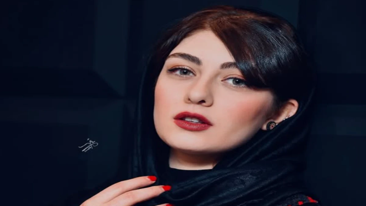 تاریخ وبگردی |عکسی مدلینگ جذاب و خاص الیکا ناصری با مدل مانتو های دخترونه و عروسکی