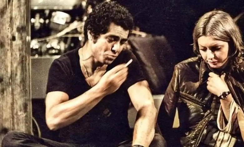 تاریخ وبگردی | تصویری صمیمی از بهروز وثوقی و همسرش در کنار همسر سابقش گوگوش 