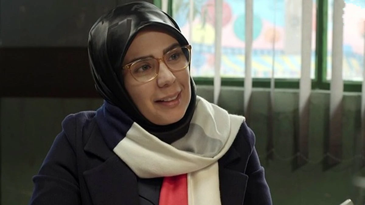 قاب روز | عکس دیدنی مومو سریال «بچهمهندس» در مقابل موزه لوور پاریس قاب روز | عکس دیدنی مومو سریال «بچهمهندس» در مقابل موزه لوور پاریس