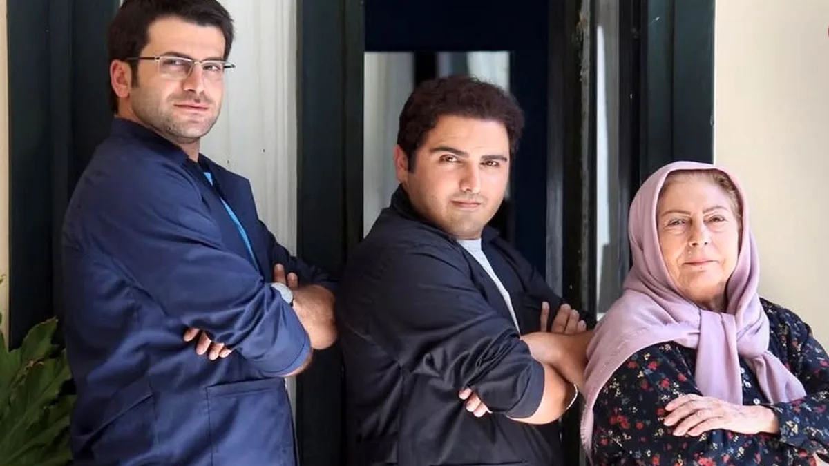 نگاه روز |ثریا قاسمی و روزبه حصاری بازیگران نقش بی بی و جواد در پشت صحنه سریال بچه مهندس 3