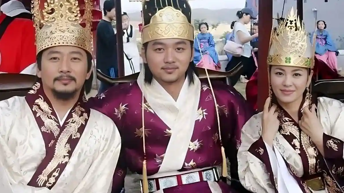 قاب روز | عکس یادگاری و جذاب «تسو و سوسانو» در پشت‌صحنه سریال جومونگ 