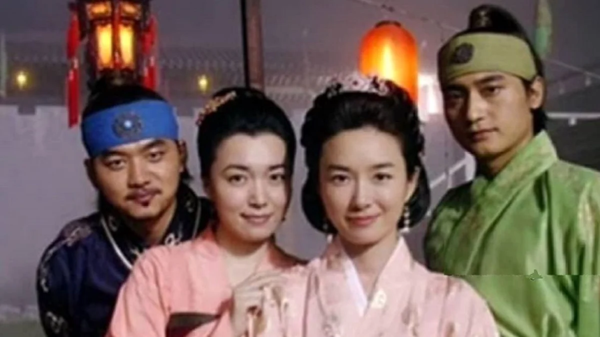 قاب روز | ژست صمیمی «بانو سولان و یونگ پو» در پشت صحنه سریال جومونگ 20 سال قبل قاب روز | ژست صمیمی «بانو سولان و یونگ پو» در پشت صحنه سریال جومونگ 20 سال قبل