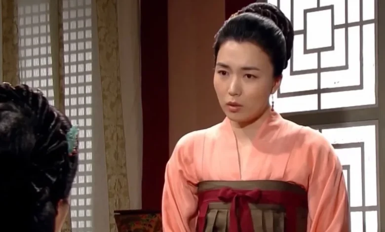 قاب روز | عکس مودونگ، ندیمه بانو یوها با دخترش در ورزشگاه بعد از سریال جومونگ قاب روز | عکس مودونگ، ندیمه بانو یوها با دخترش در ورزشگاه بعد از سریال جومونگ