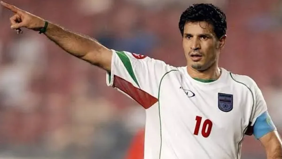 تاریخ وبگردی |بیلیارد بازی کردن علی دایی به همراه دخترش