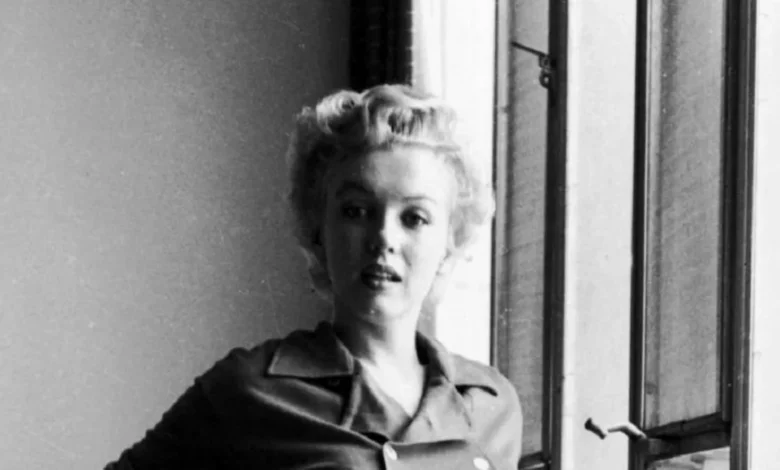 قاب روز | عکس مرلین مونرو در 15 سالگی و با یک پرنده نوک شاخ سال 1320 قاب روز | عکس مرلین مونرو در 15 سالگی و با یک پرنده نوک شاخ سال 1320