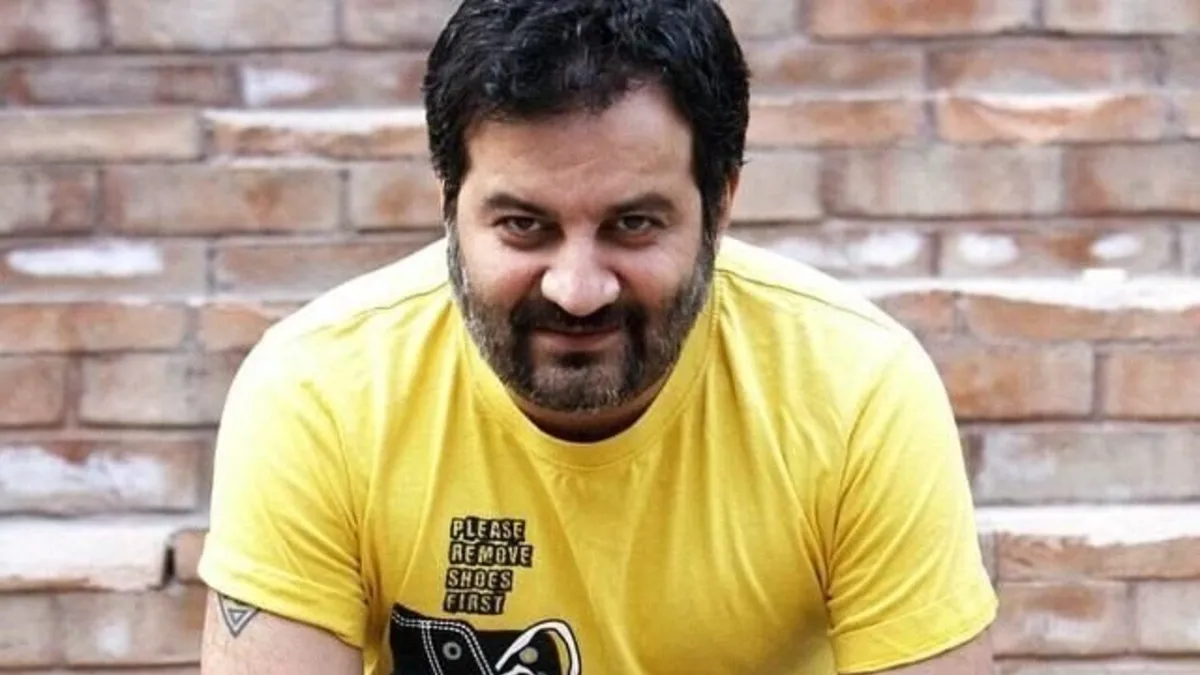 تصاویر دیده نشده | قاب دلنشین نویسنده شب‌های برره با حیوانات خانگی‌اش 