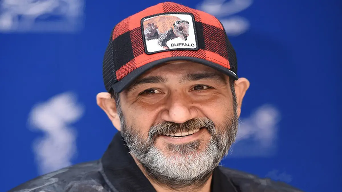 تاریخ وبگردی | تولد متفاوت آقای بازیگر با سورپرایز دخترش در کافه‌ای شیک و مدرن