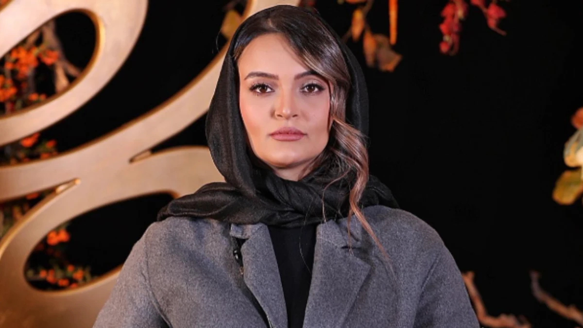 نگاه روز |عکس جدید نیلوفر پارسا بازیگر سریال آوای باران در کافه‌ای رویایی