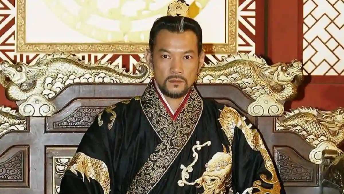 نگاه روز |عکس «یوری» در حال تمرین در پشت صحنه سریال امپراتور بادها سال 1386