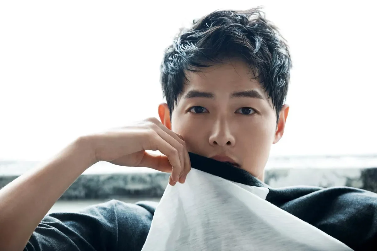 song-joong-ki-692b10133b0353f9ce22a098_11zon